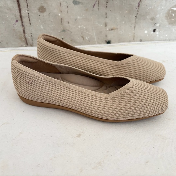 Vivaia Lightweight Square-Toe V-Cut Flats, Margot Walker Almond NEW - Picture 2 of 6